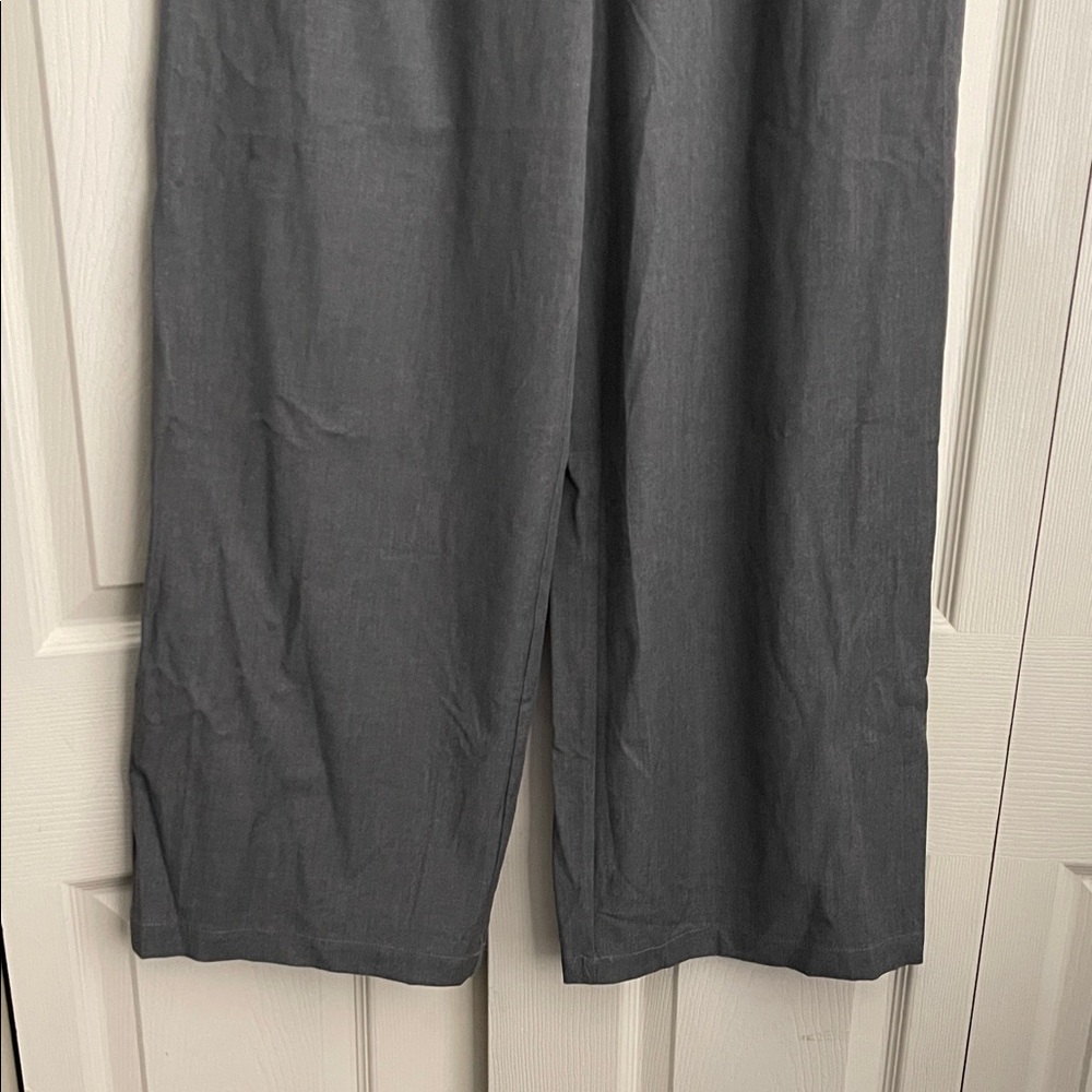 NEW House of Harlow 1960 Cropped Top Wide Leg Pants Set in gray. #0300 - Picture 4 of 15